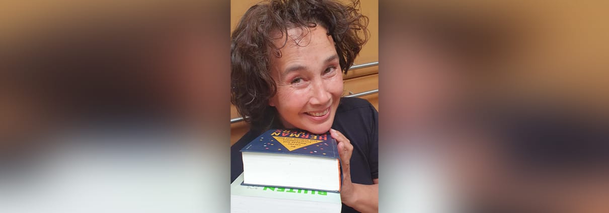 Een boek per dag houdt de therapeute op afstand